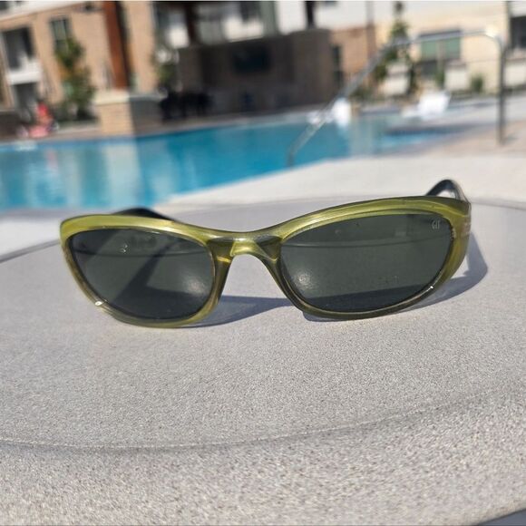 Green Frame Sunglasses Unisex - Picture 1 of 10